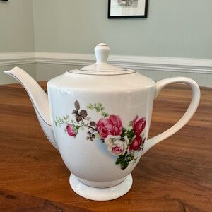 Vintage Porcelain Tea Pot Roses Floral Gold Trim Tangshan China MINT